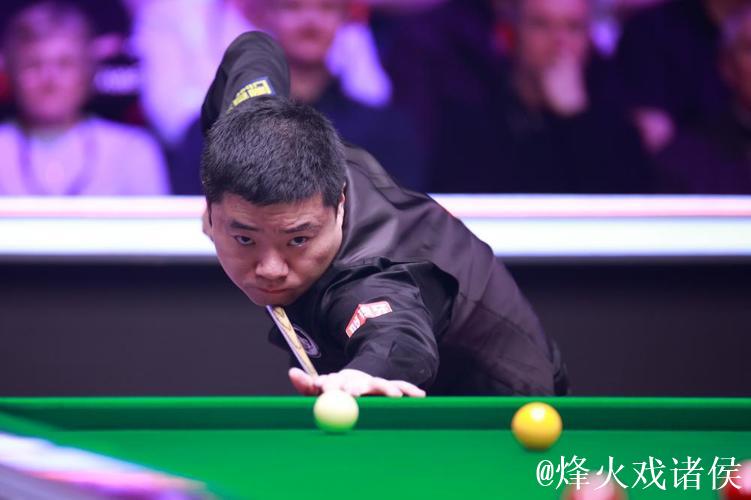 斯诺克英锦赛:丁俊晖战胜徐思 挺进16强 斯诺克英锦赛:丁俊晖战胜徐思 挺进16强